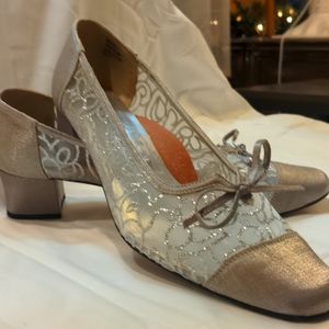 J.Renee Silver/pewter pumps